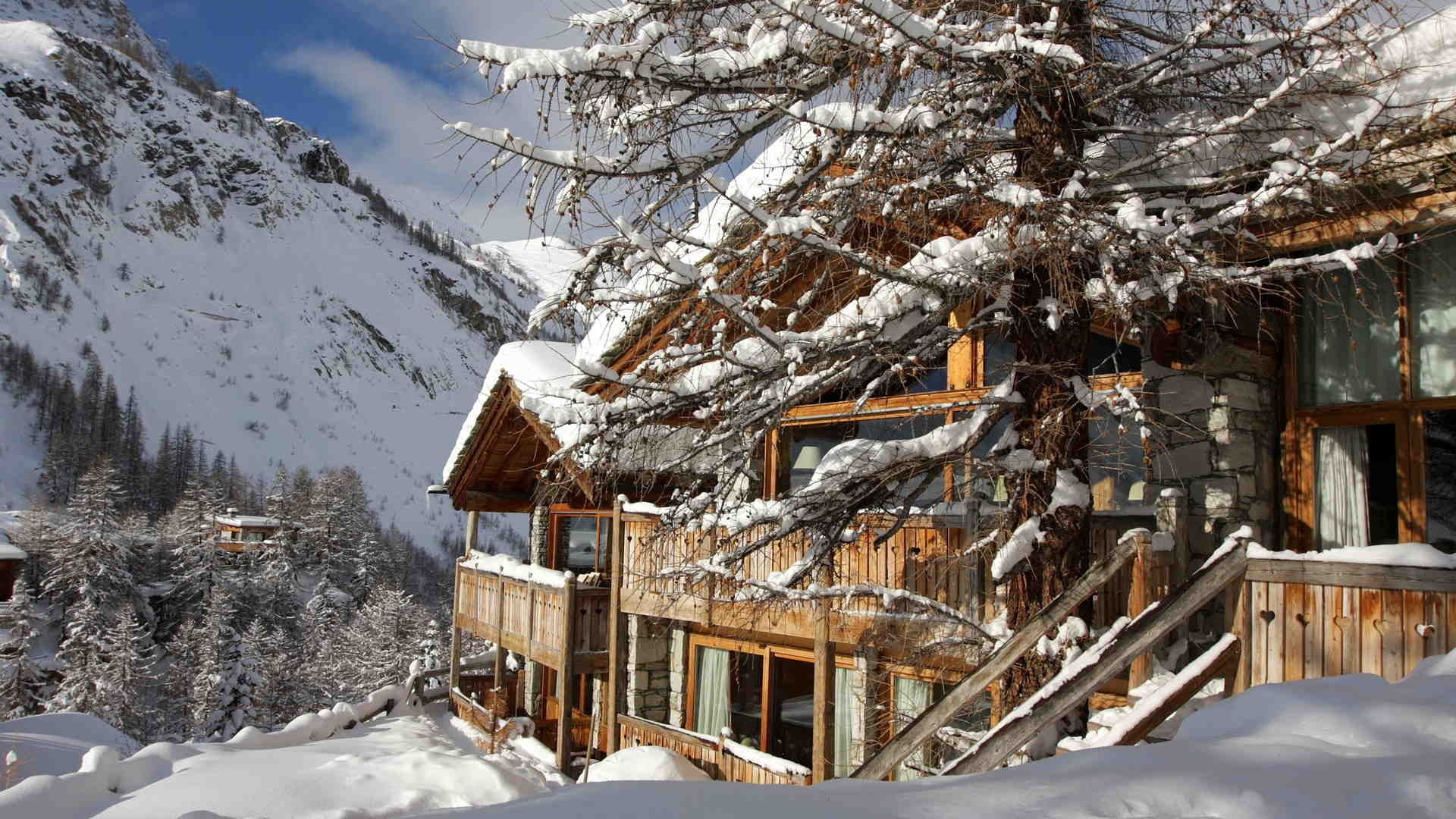 Catered chalet holidays for large groups in Val d'Isere