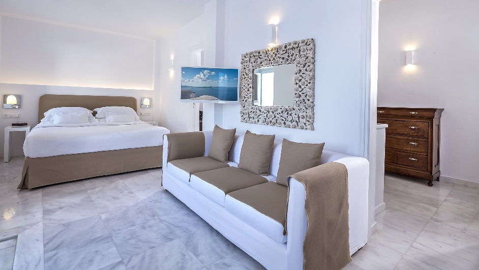 Amazing 5 Star Hotel In Santorini With Sea Views Canaves Oia