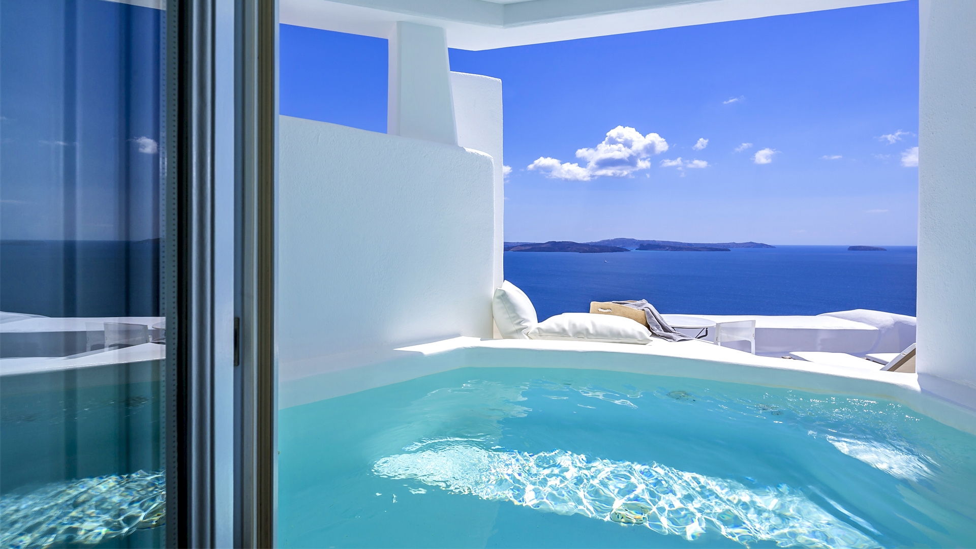 Amazing 5 Star Hotel in Santorini with Sea-Views - Canaves Oia