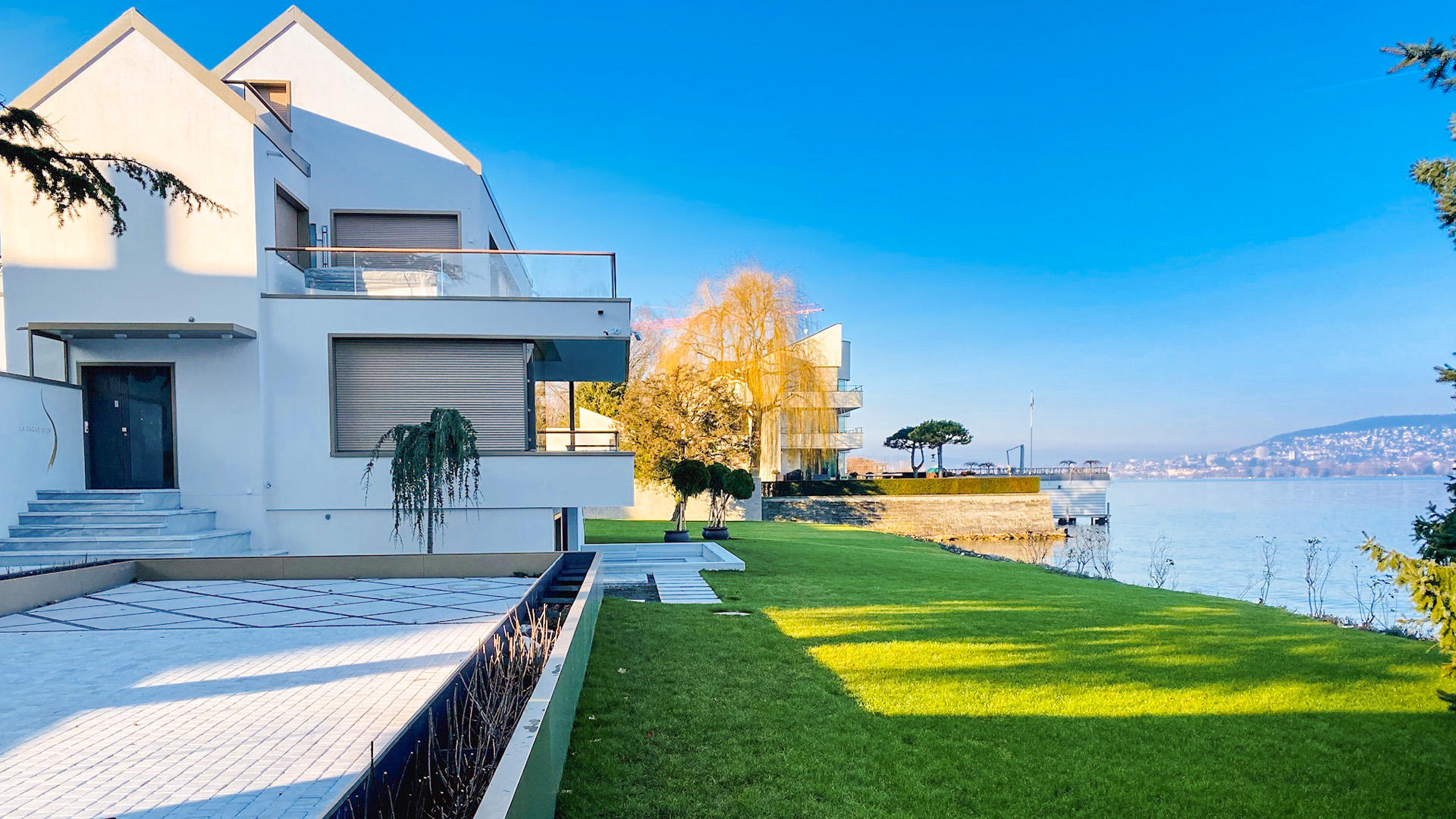 Lakeshore 4Bedroom Ultra Luxury Lakeside Villa near Zurich for Rent