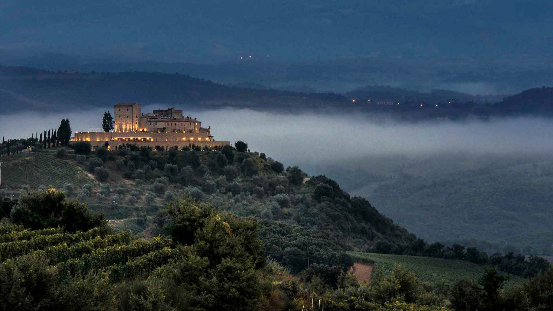 Luxury castle hotel in Tuscany for wine holidays: Castello di Velona