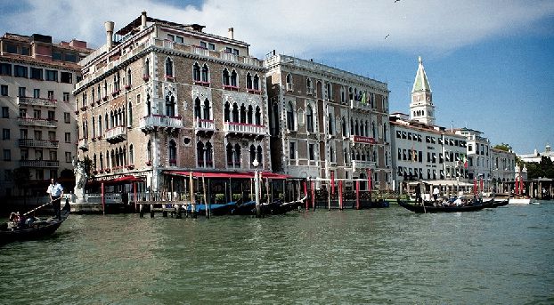 Best mask-making shops and workshops in Venice
